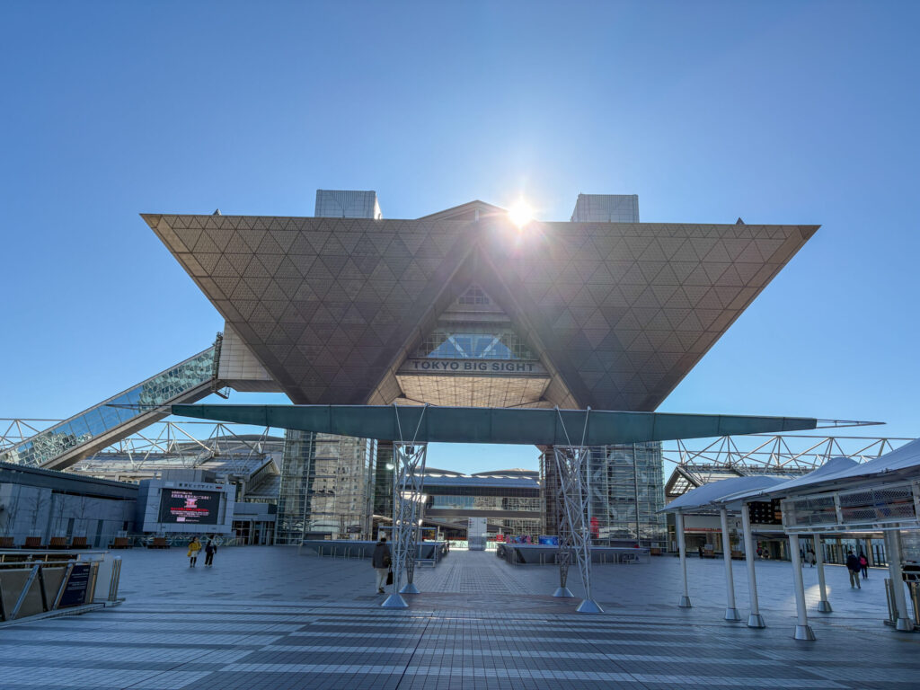 国際展示場駅から東京ビッグサイトへ向かう道
